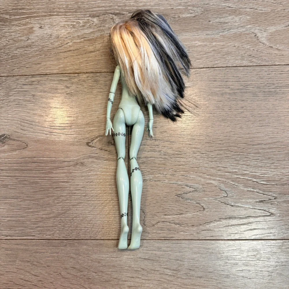 Monster High Frankie Stein Dead Tired Doll‎ Light Green Skin Stitched Details